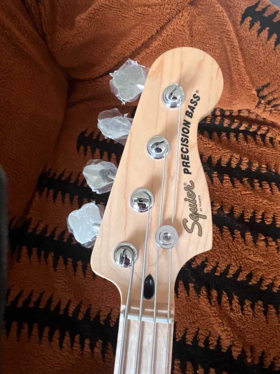Squire affinity bass - Image 4