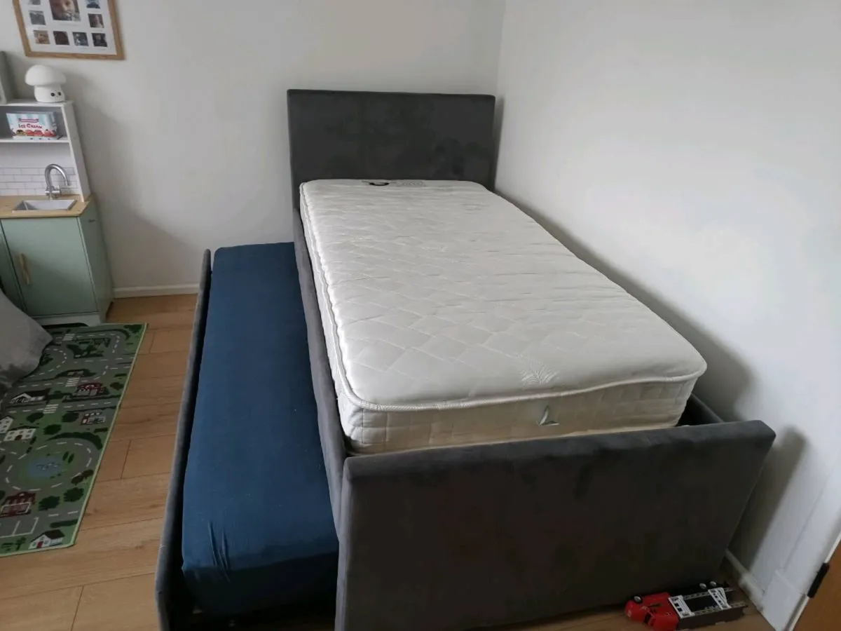 Single bed with pull out guest bed and mattress - Image 1