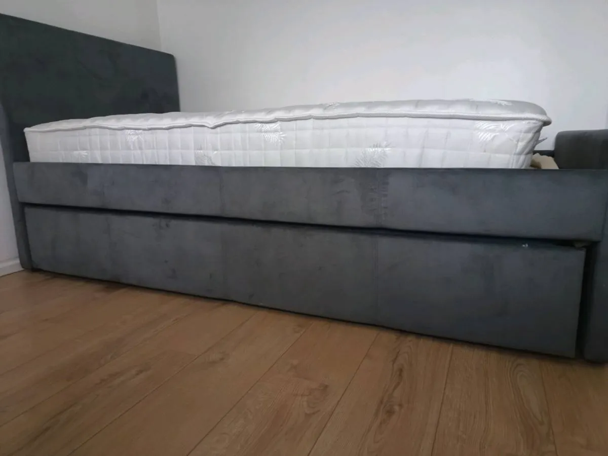 Single bed with pull out guest bed and mattress - Image 2