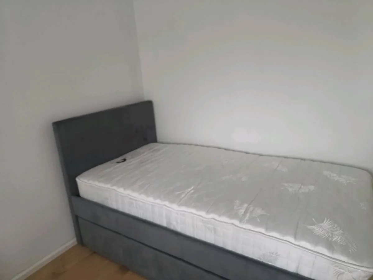 Single bed with pull out guest bed and mattress - Image 3