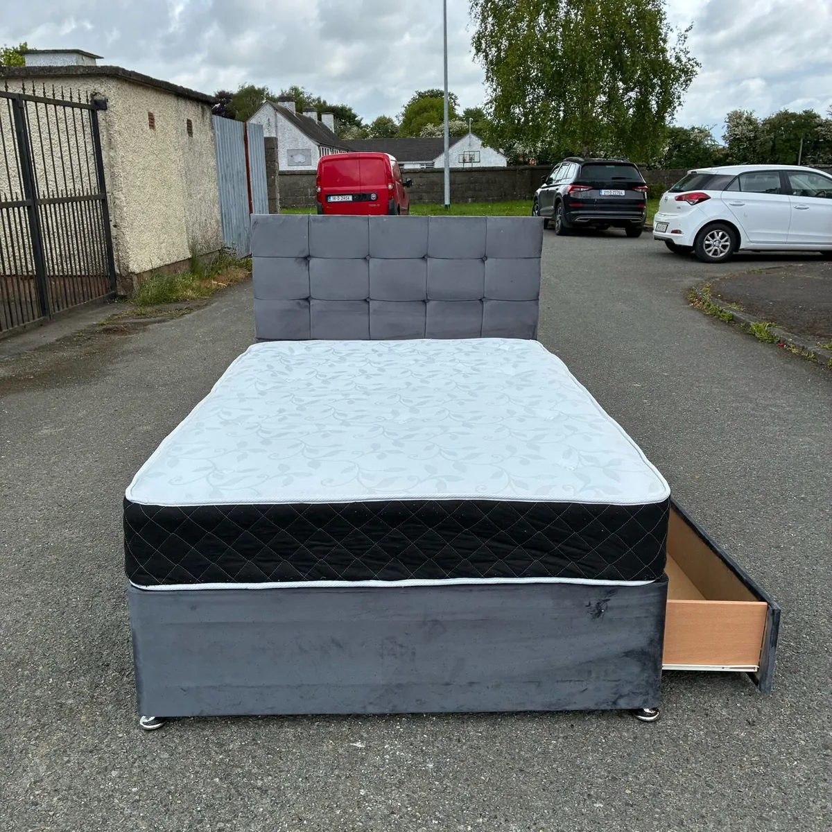 4ft Small Double Grey Velvet Bed with Drawers - Image 2