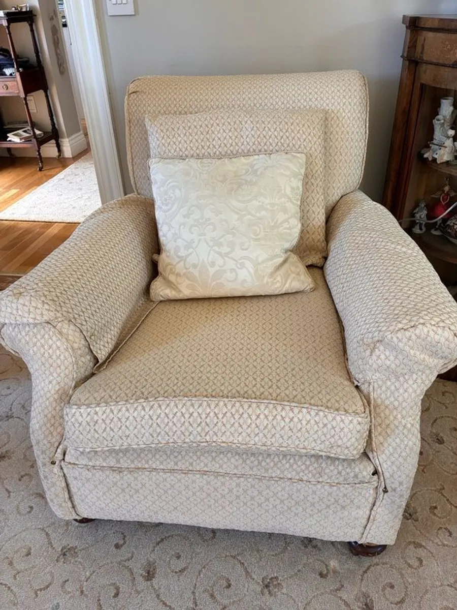2 seater couch & 2 matching armchairs - Image 2