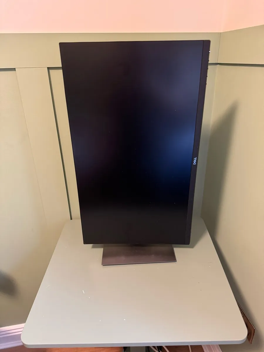 Dell 27 inch Monitor - USB-C - includes stand - Image 2