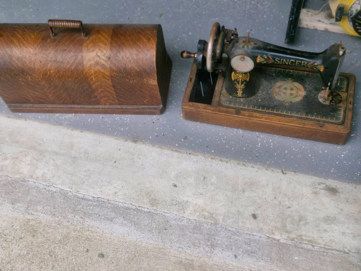 Anyique singer sewing machine - Image 2