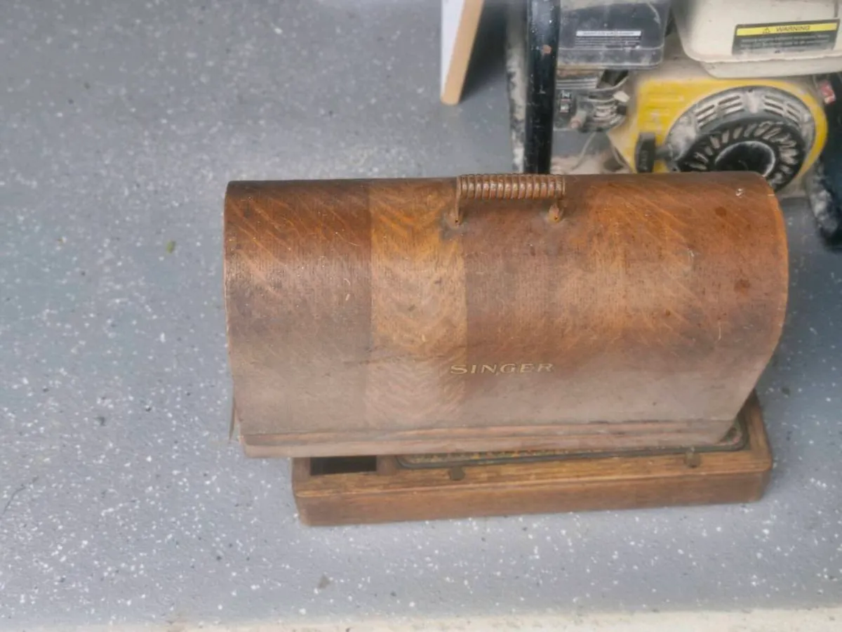 Anyique singer sewing machine - Image 3