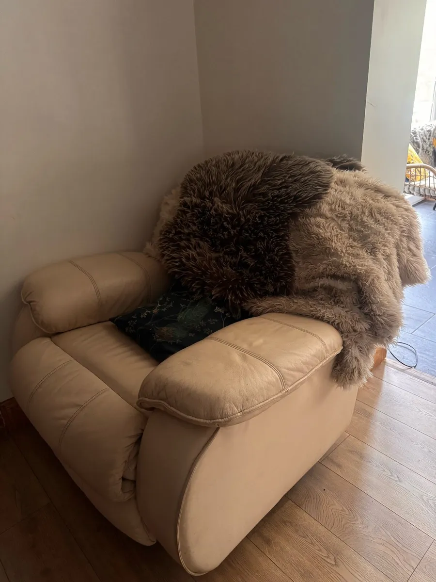 L shape couch - Image 4
