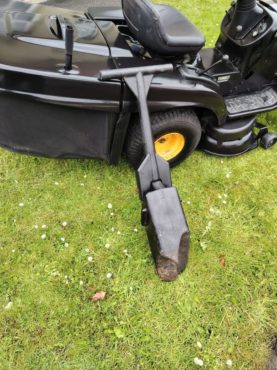 Partner ride on lawnmower - Image 4