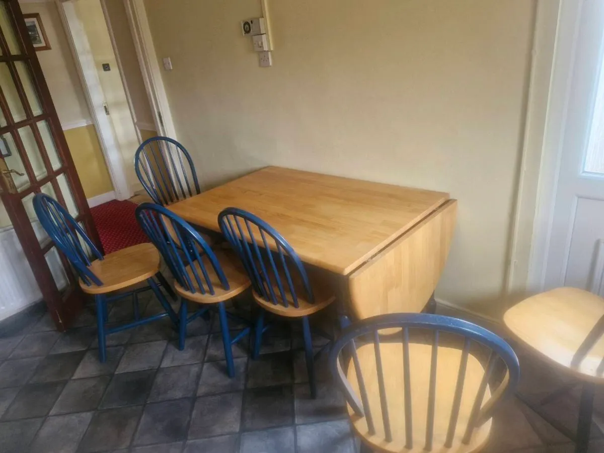 Kitchen table and chairs - Image 3