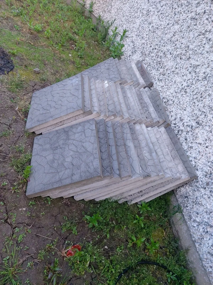 PAVING SLABS - Image 1