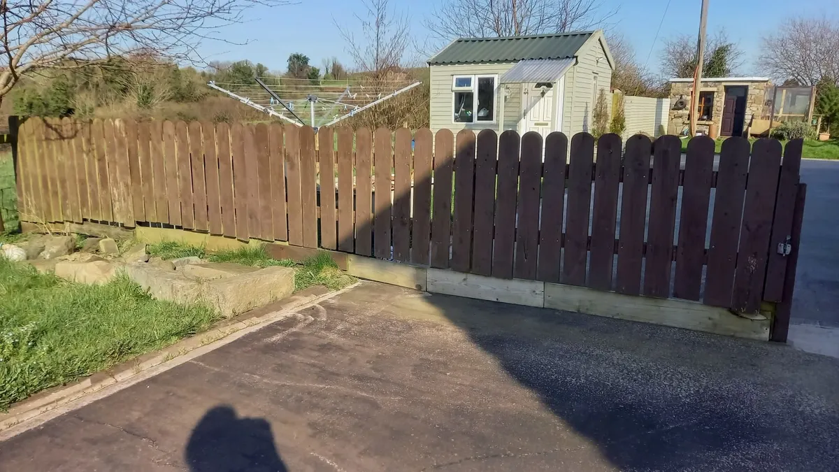 Wooden fencing - Image 2