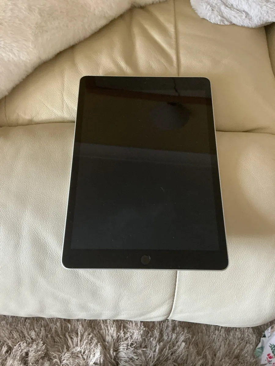 iPad - Image 1