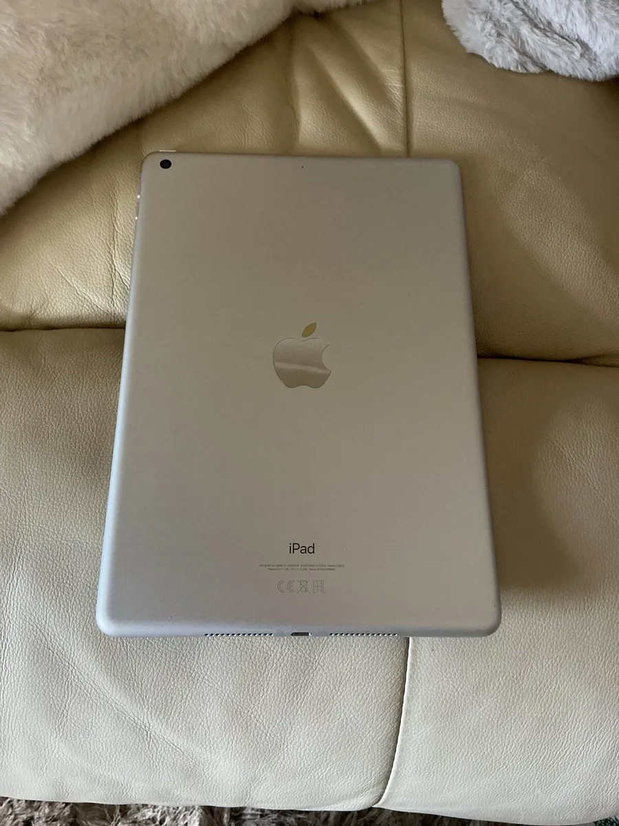 iPad - Image 2