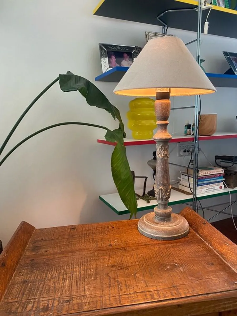 Vintage Style Wooden Table Lamp - Image 1