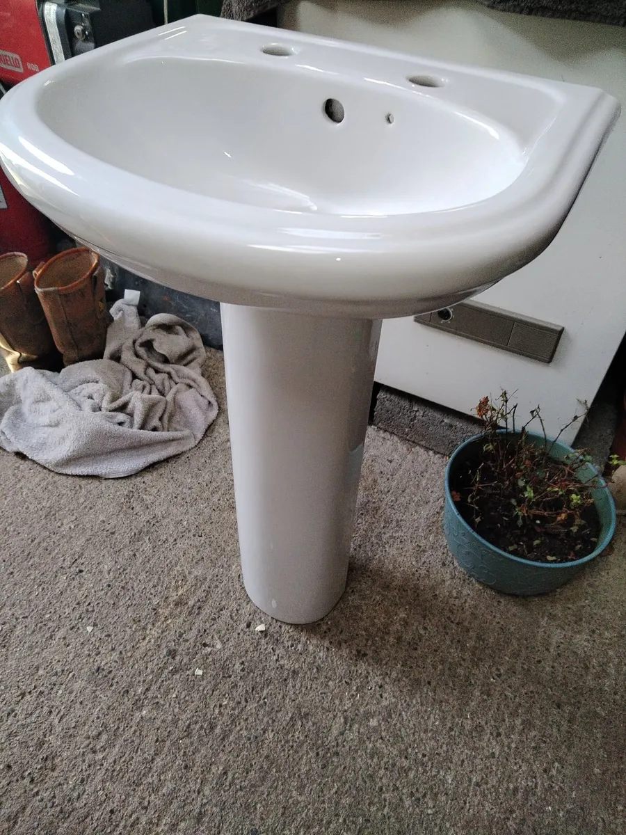 Basin and pedestal - Image 3