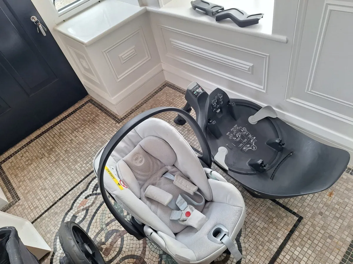 Baby Car Seat (Removable Seat & isofix Base) - Image 2