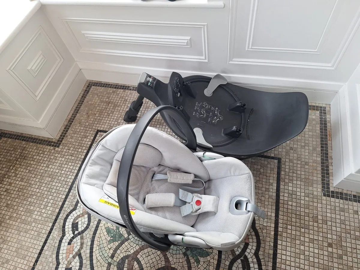 Baby Car Seat (Removable Seat & isofix Base) - Image 3