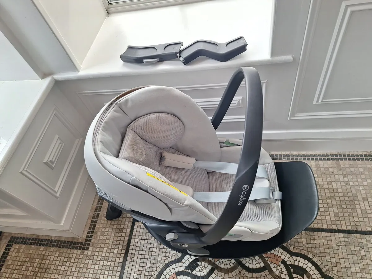 Baby Car Seat (Removable Seat & isofix Base) - Image 1