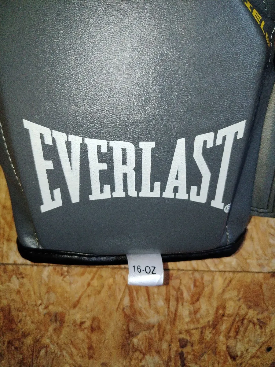 Boxing gloves - Image 1