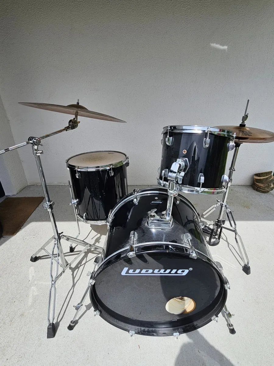 Drum kit - Image 1