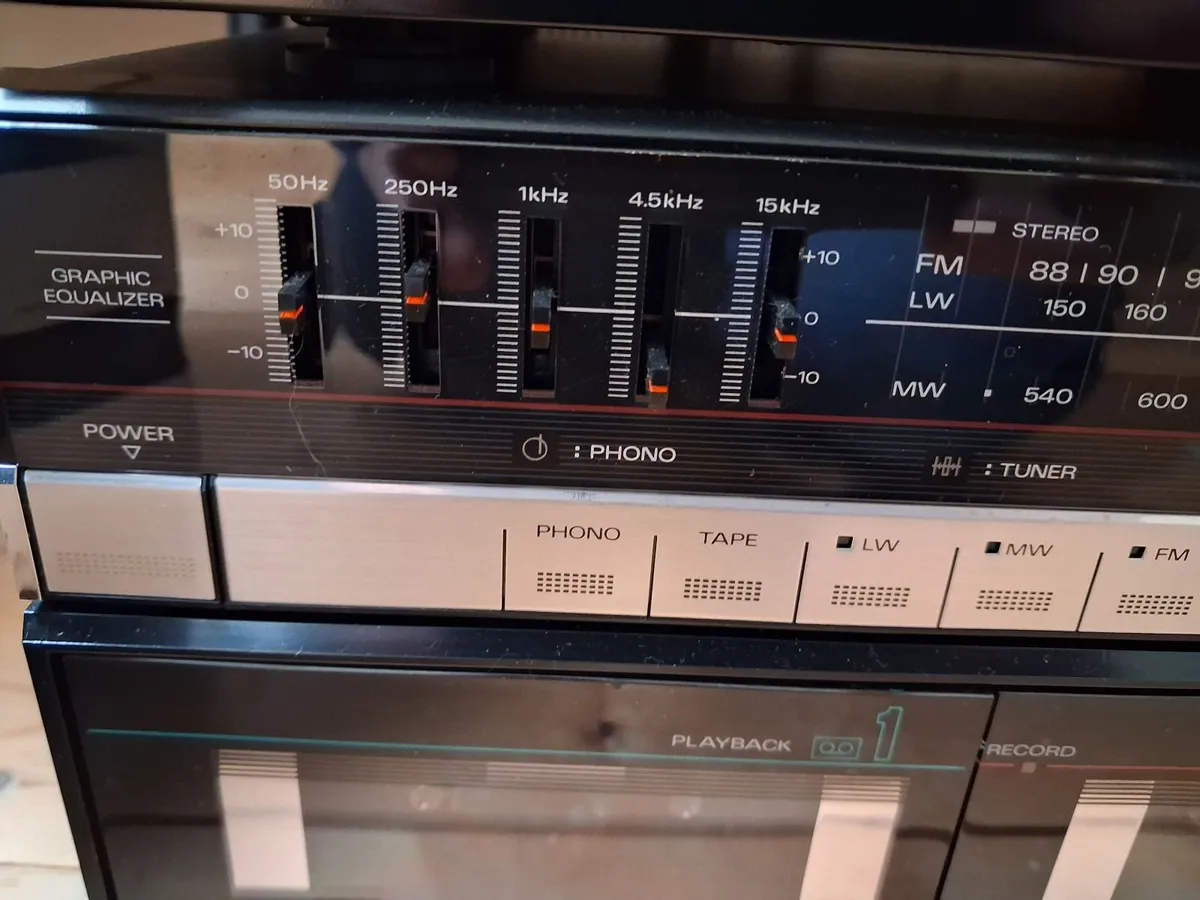 Fisher, sanyo stereo system as new - Image 4