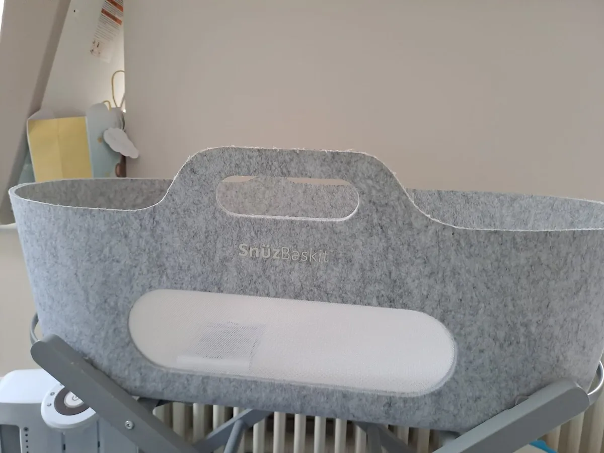 SnuzBaskit Moses Basket & Stand - Image 1