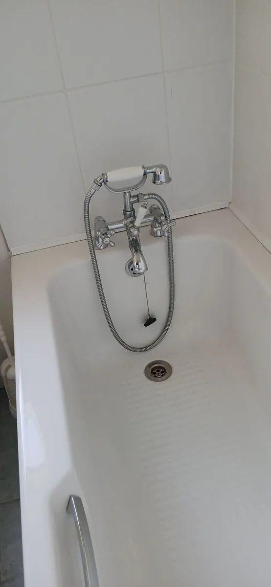 Bath and mixer taps - Image 1