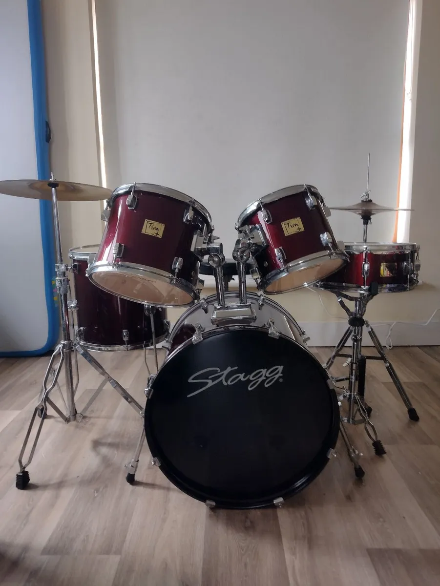 Full Drum Kit.