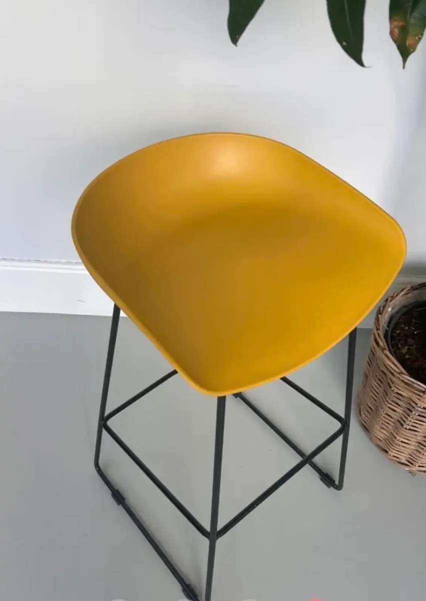6 industrial style bar stools - Image 3
