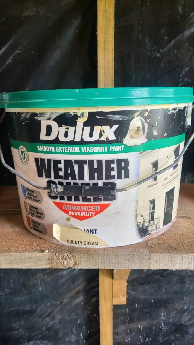 10 litres dulux weathershield paint country cream - Image 1
