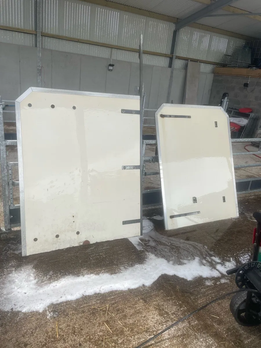 Horse lorry parts- ideal for lorry conversion - Image 2