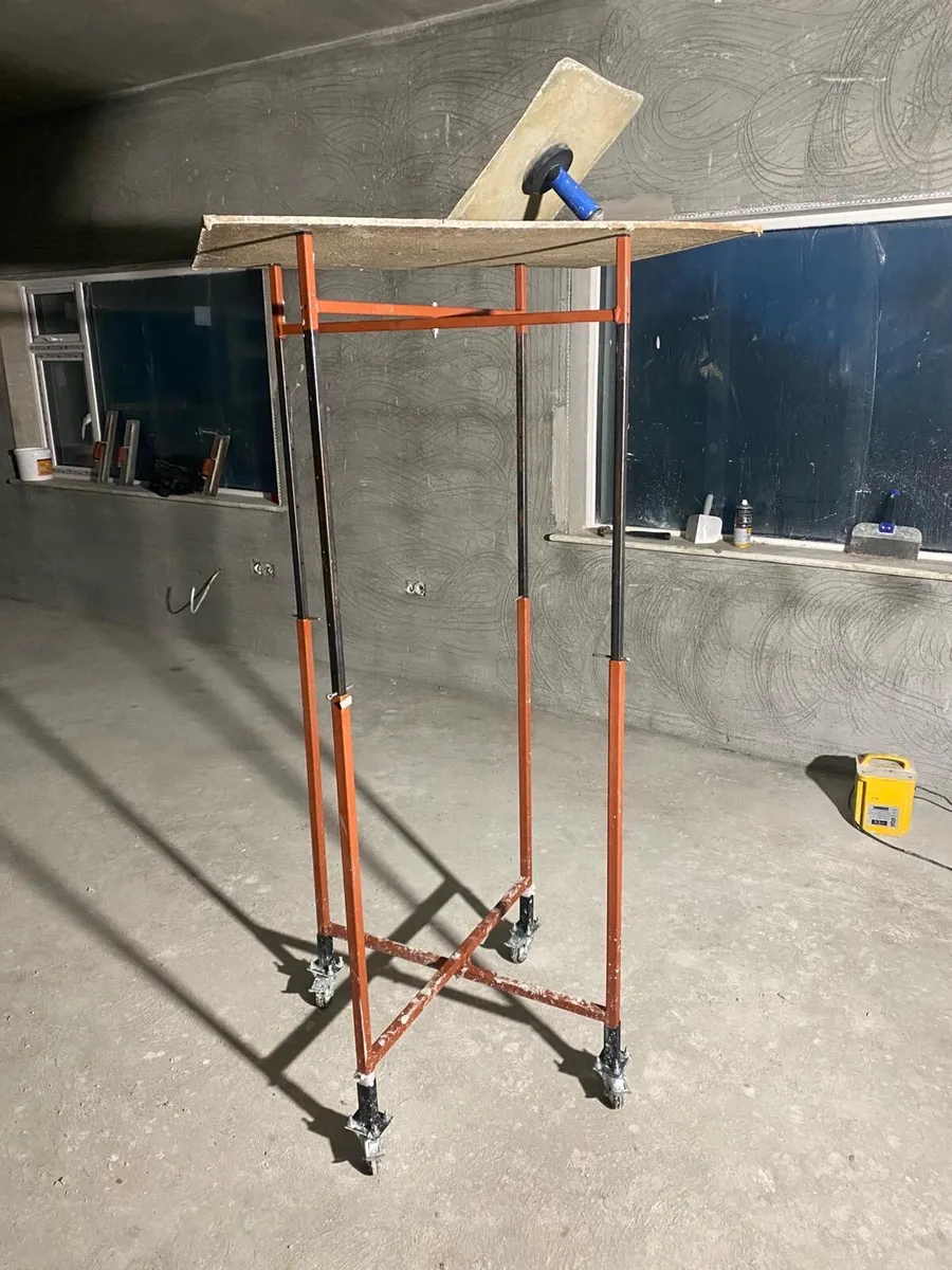 Height adjustable plastering stands - Image 2