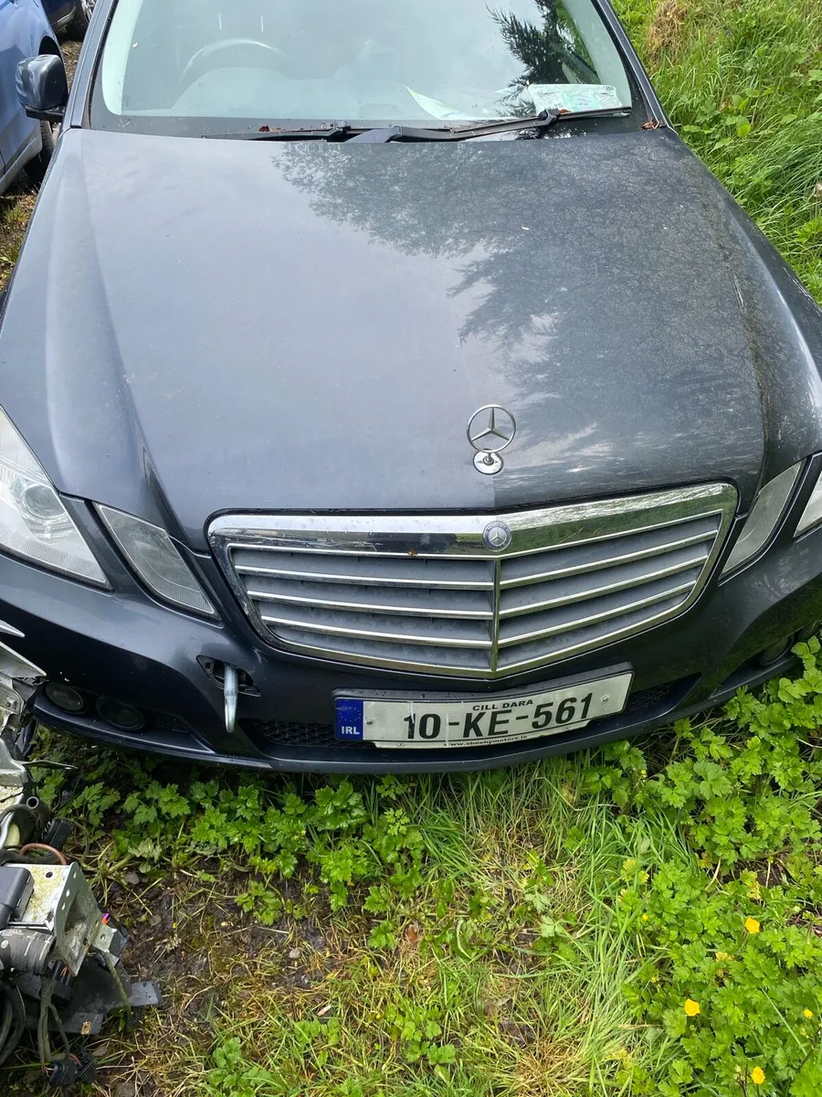 Mercedes E200 2010 - Image 2