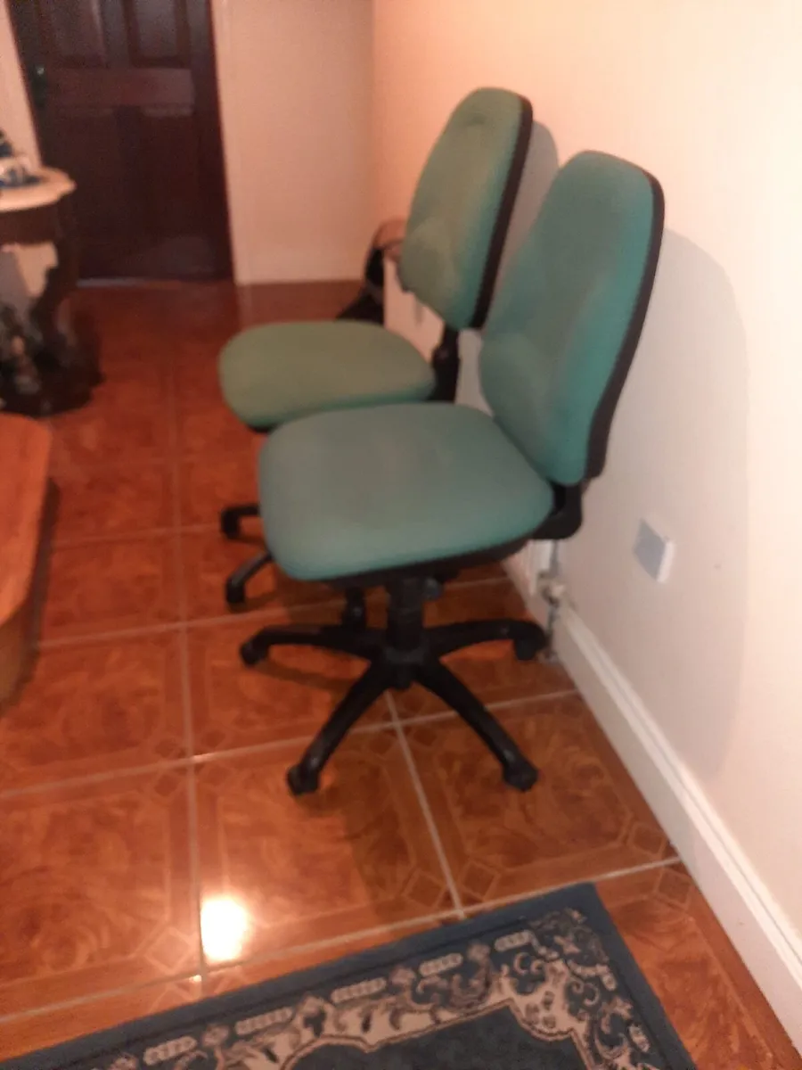 Pair of office chairs - Image 4