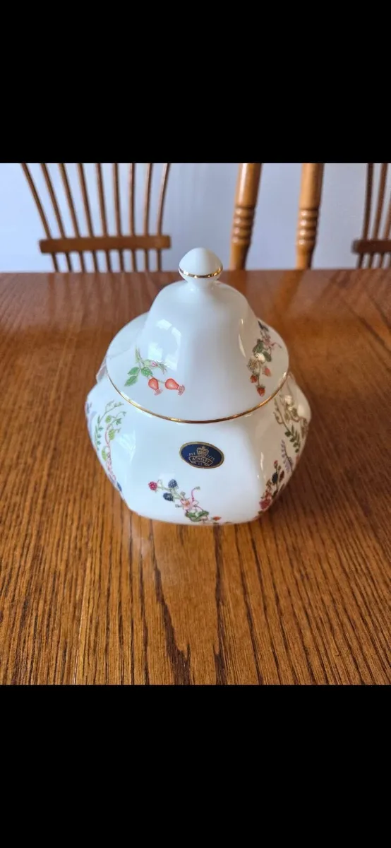 Selection of Vintage Fine Bone China Pieces - Image 4