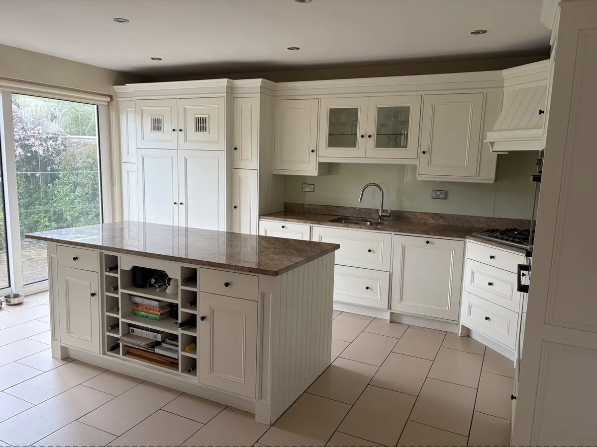 Large Shaker Kitchen with Island & Stone worktops - Image 1