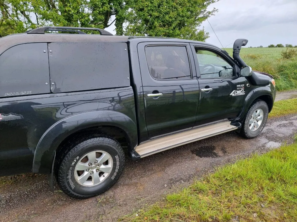 2006 Toyota Hilux - Image 2