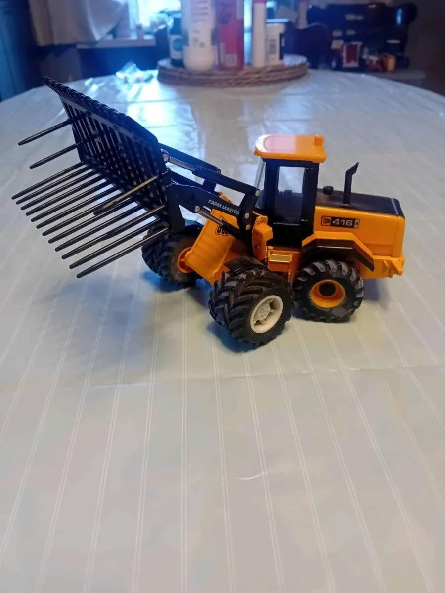 Model 1/32 - Image 3