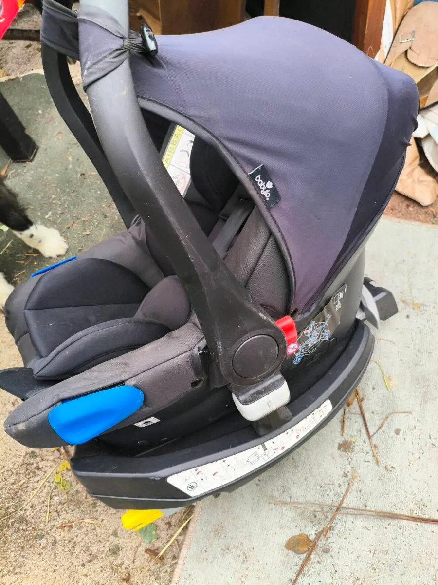 Isofix car seat like new 20 euro moving need Gon - Image 4