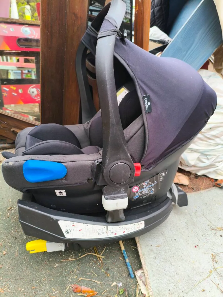 Isofix car seat like new 20 euro moving need Gon - Image 1