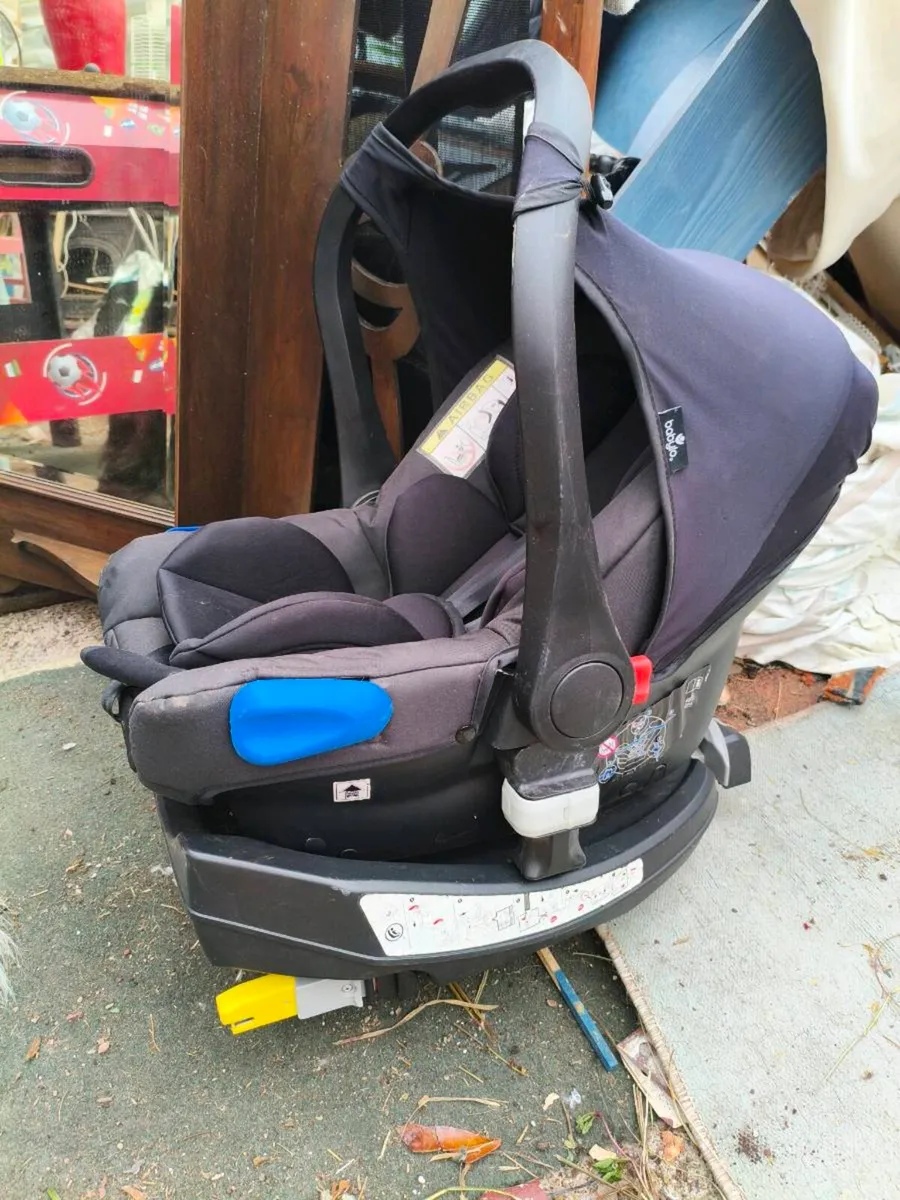 Isofix car seat like new 20 euro moving need Gon - Image 2