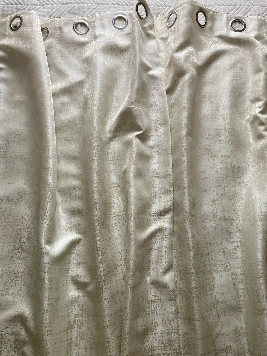 Curtains - Image 3