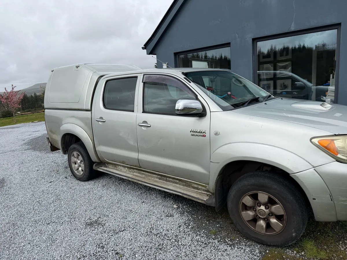 Toyota Hilux - Image 2
