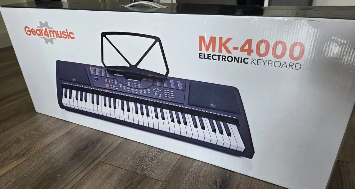 Used Electric Keyboard, MK 4000 - Image 2
