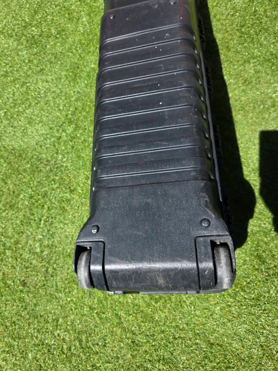 Solid travel case - Image 3