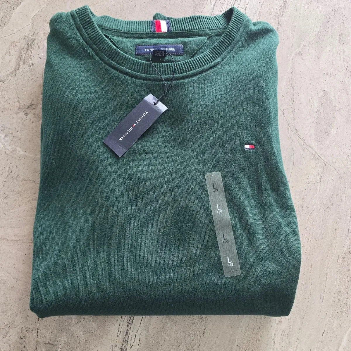 BNWT mens original Tommy Hilfiger jumper size larg - Image 1