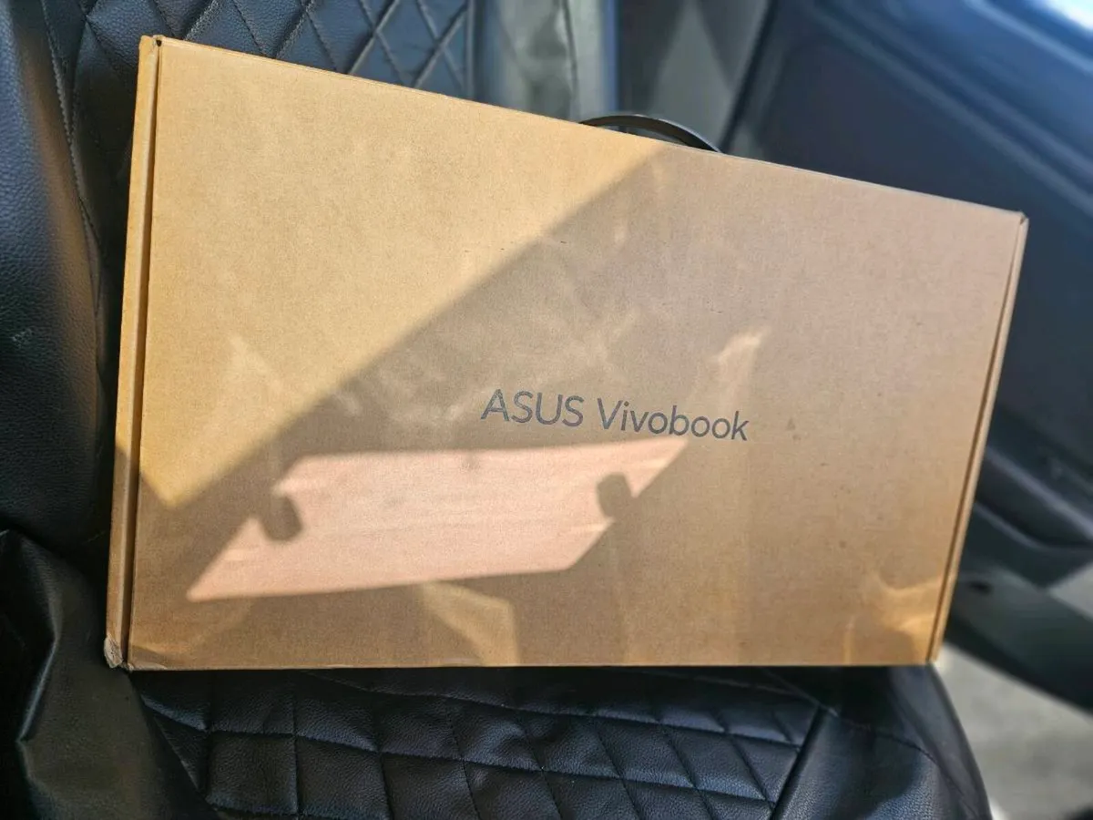 ASUS Vivobook 15 X1504VA laptop - Image 1