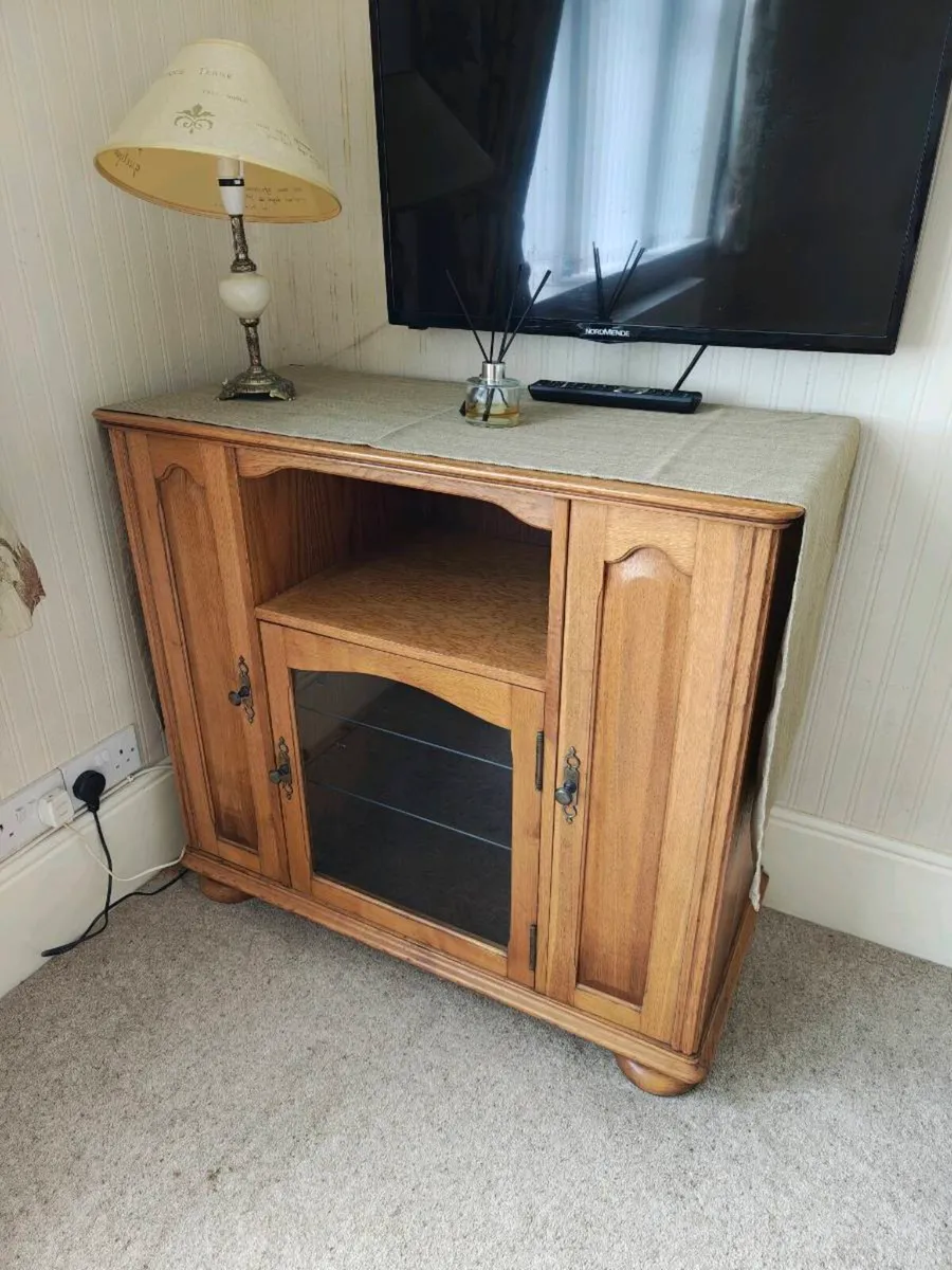 Solid oak style TV/media cabinet - Image 2