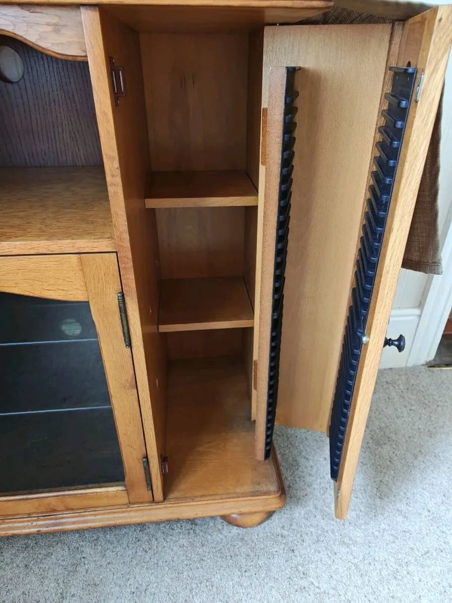 Solid oak style TV/media cabinet - Image 3