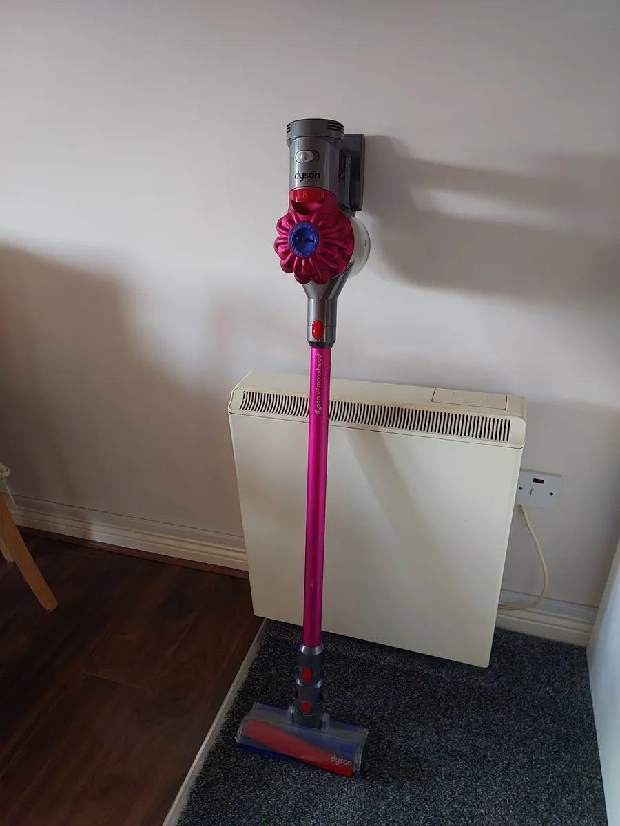 Dyson V7 Motorhead - Image 1