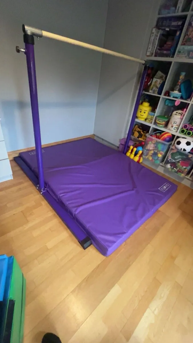 Gymnastic bar and Matt - Image 1